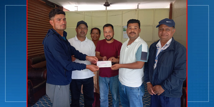 सहकारीद्धारा कृषकलाई वीमा दावी रकम भुक्तानी