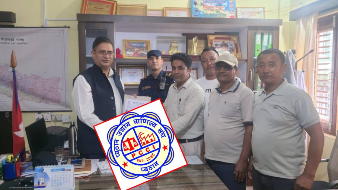 प्यूठान उद्योग वाणिज्य संघद्वारा बाढीपीडितलाई ४ लाख बढी सहयोग
